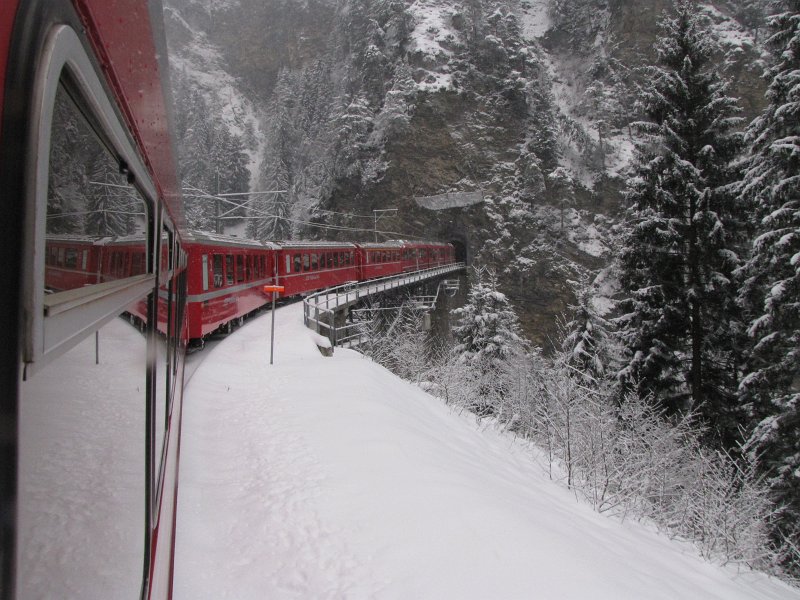 rhb de tunnel in.jpg